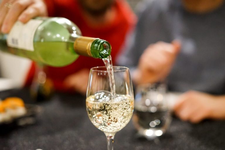 Découvrez les Secrets de Fabrication du Champagne Veuve Clicquot : Tradition et Innovation